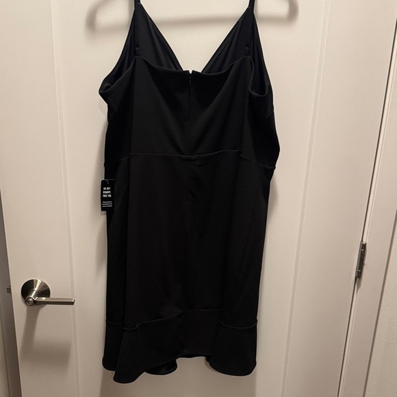 🆕 Express Black V-Neck Mini Dress. XL. NWT!💥💥 - Picture 3 of 7